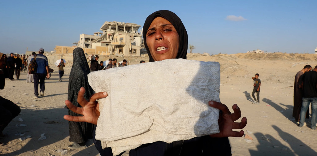 Abeer Safi, una mujer gazatí desplazada del barrio de Al-Zaytoun.